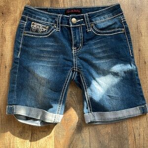 4/$20🥳 Love Indigo girls embroidered jean shorts size 10